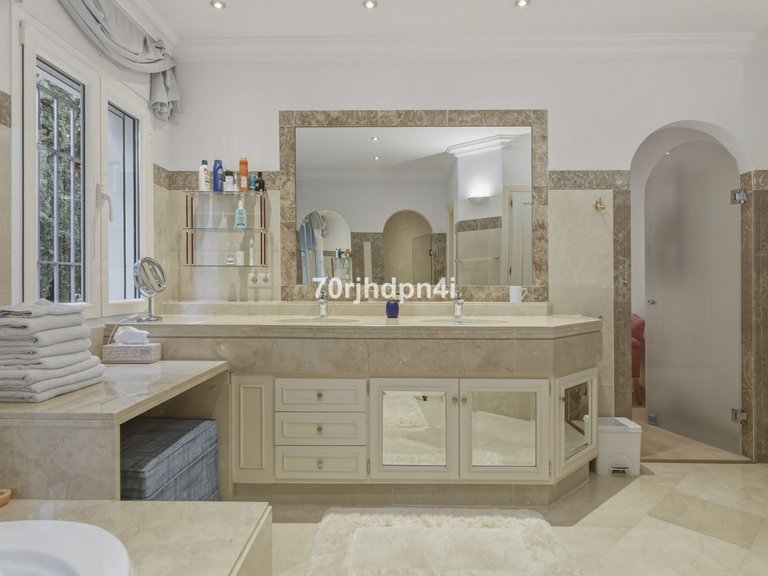 Villa for Sale in Benahavís, Malaga 29
