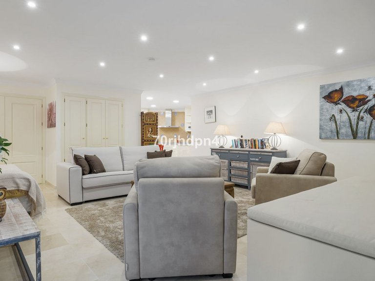 Villa for Sale in Benahavís, Malaga 35