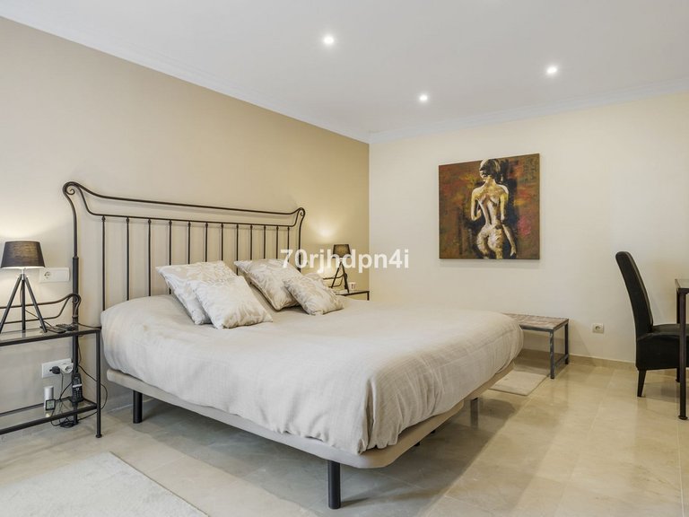 Villa for Sale in Benahavís, Malaga 36