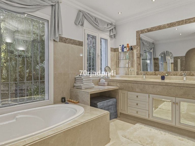 Villa for Sale in Benahavís, Malaga 37