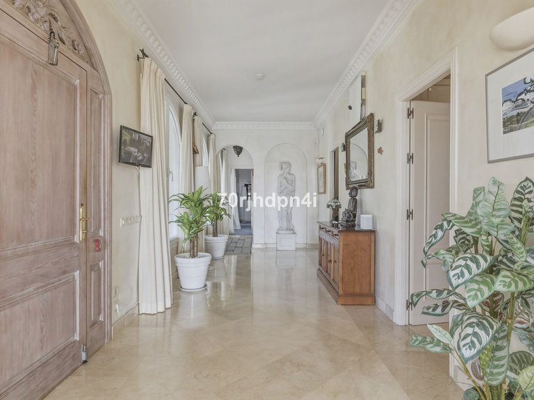 Villa for Sale in Benahavís, Malaga 40