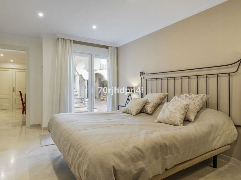 Villa for Sale in Benahavís, Malaga 42