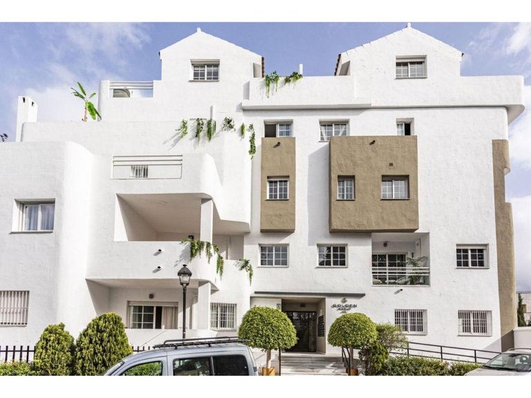 Apartment for Sale in Nueva Andalucía, Malaga 1