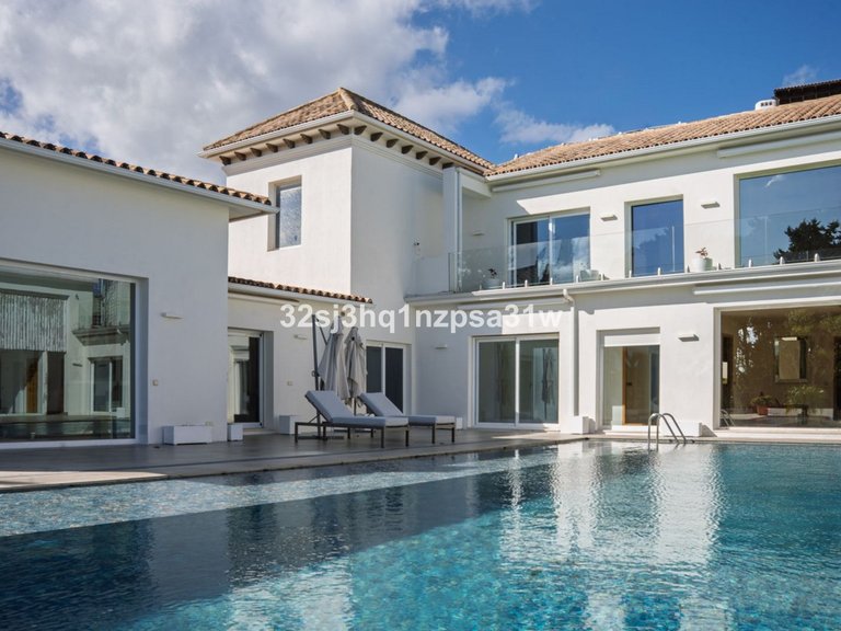 Villa for Sale in Guadalmina Alta, Malaga 1