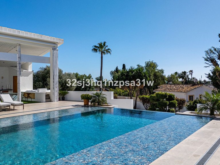 Villa for Sale in Guadalmina Alta, Malaga 18