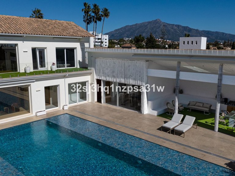 Villa for Sale in Guadalmina Alta, Malaga 21