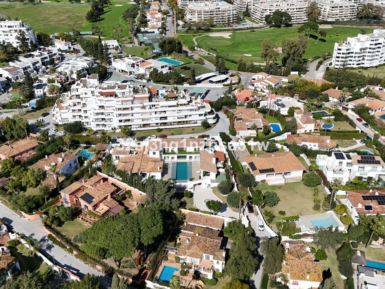 Villa for Sale in Guadalmina Alta, Malaga 23