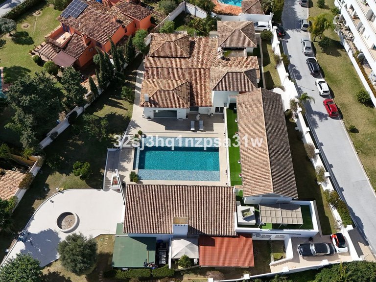 Villa for Sale in Guadalmina Alta, Malaga 24