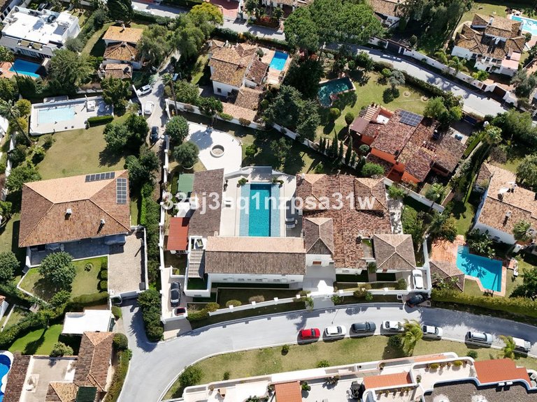 Villa for Sale in Guadalmina Alta, Malaga 27