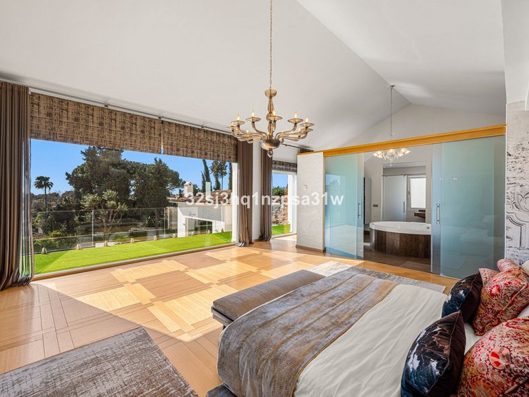 Villa for Sale in Guadalmina Alta, Malaga 8