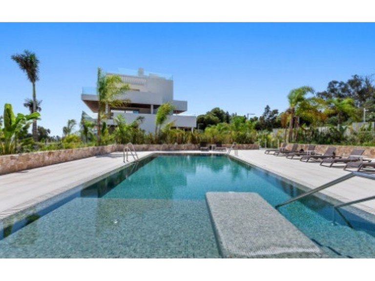 Apartment for Sale in The Golden Mile, Malaga 10