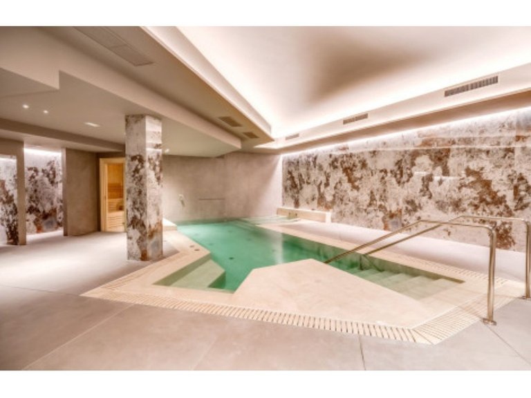 Apartment for Sale in The Golden Mile, Malaga 16