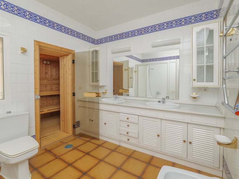 Villa for Sale in Marbella, Malaga 19