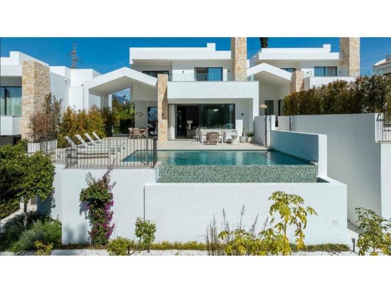 Villa for Sale in San Pedro De Alcántara, Malaga 2
