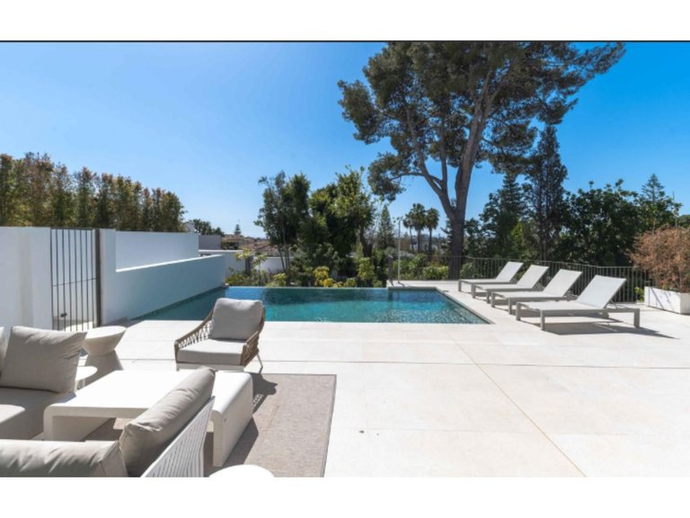 Villa for Sale in San Pedro De Alcántara, Malaga 35