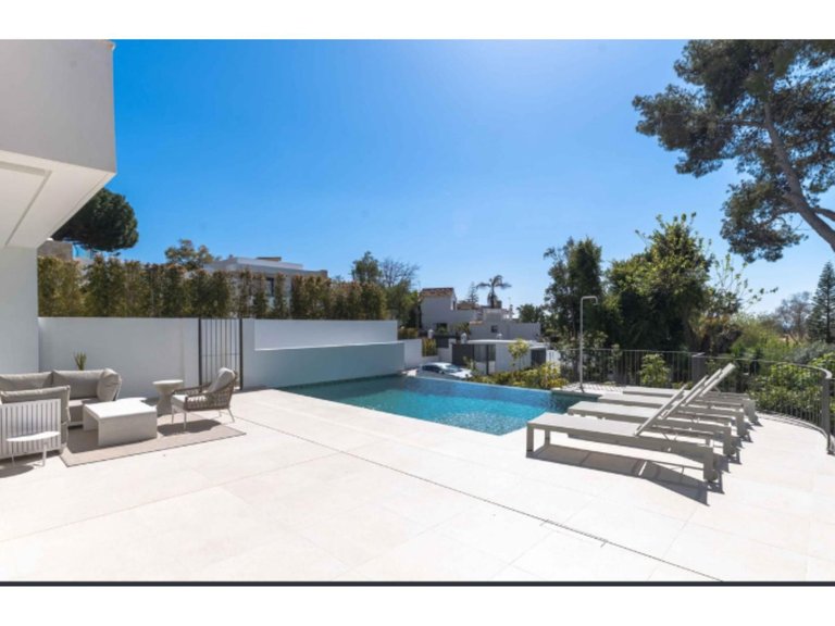 Villa for Sale in San Pedro De Alcántara, Malaga 37