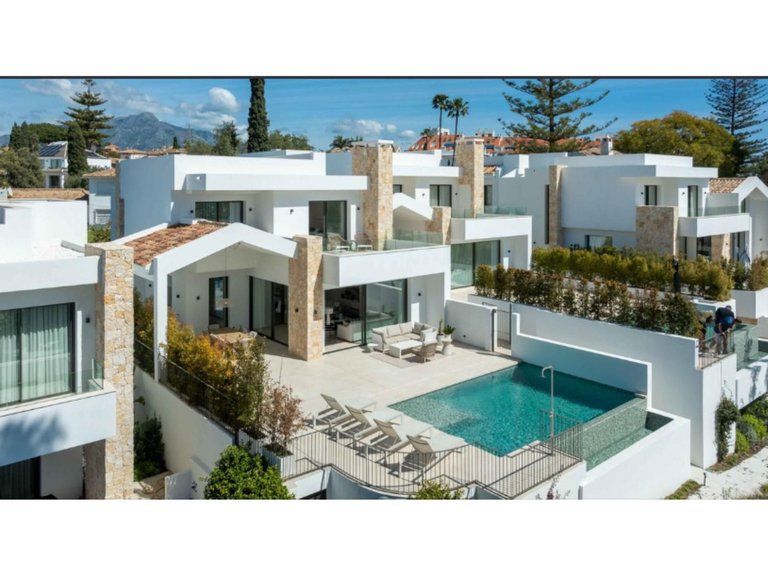 Villa for Sale in San Pedro De Alcántara, Malaga 40