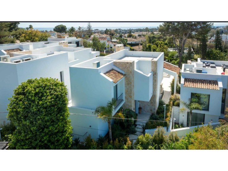 Villa for Sale in San Pedro De Alcántara, Malaga 41