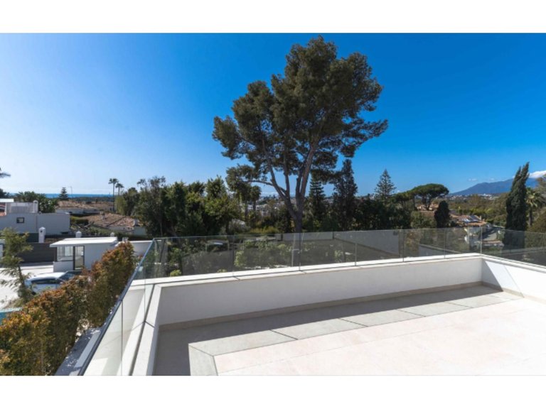 Villa for Sale in San Pedro De Alcántara, Malaga 43