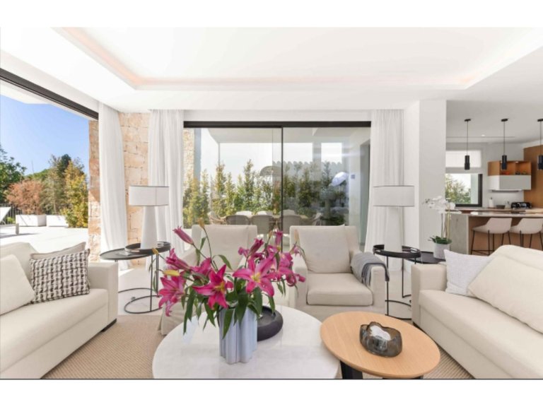Villa for Sale in San Pedro De Alcántara, Malaga 5