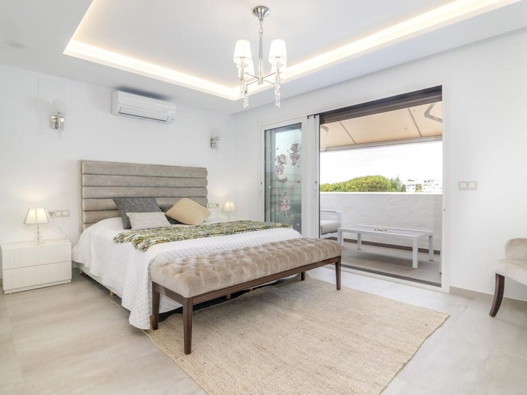 Apartment for Sale in Puerto Banús, Malaga 24