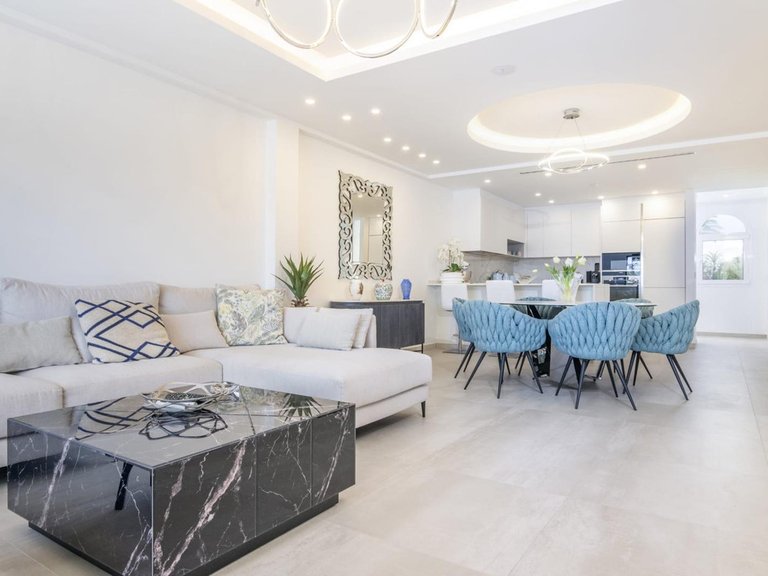 Apartment for Sale in Puerto Banús, Malaga 3