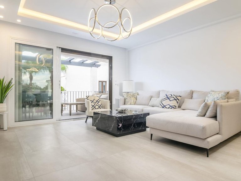 Apartment for Sale in Puerto Banús, Malaga 4