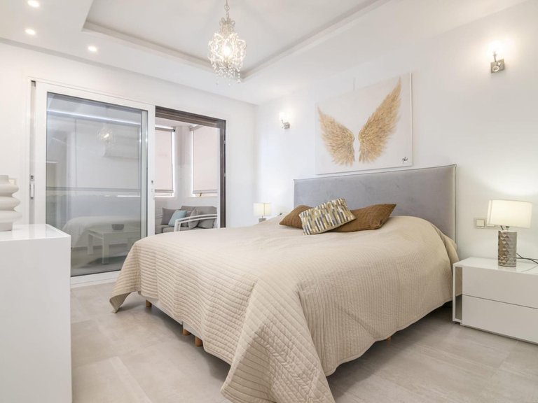 Apartment for Sale in Puerto Banús, Malaga 5