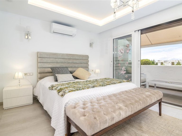 Apartment for Sale in Puerto Banús, Malaga 7
