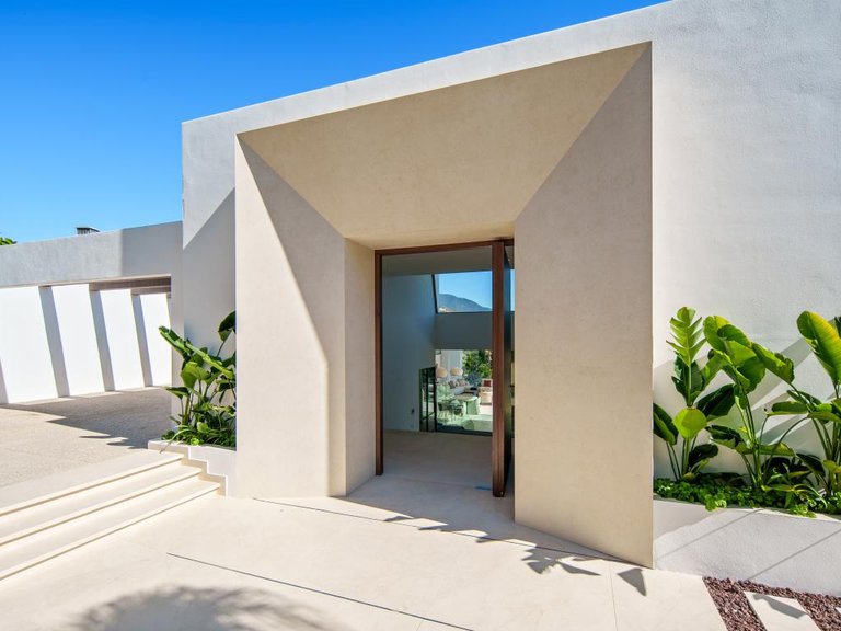 Villa for Sale in Nueva Andalucía, Malaga 3