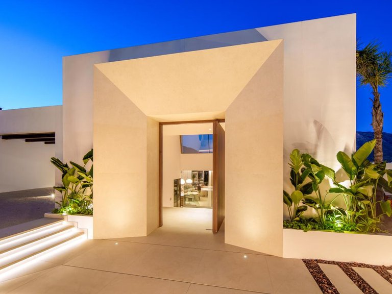 Villa for Sale in Nueva Andalucía, Malaga 4