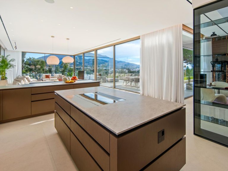 Villa for Sale in Nueva Andalucía, Malaga 42