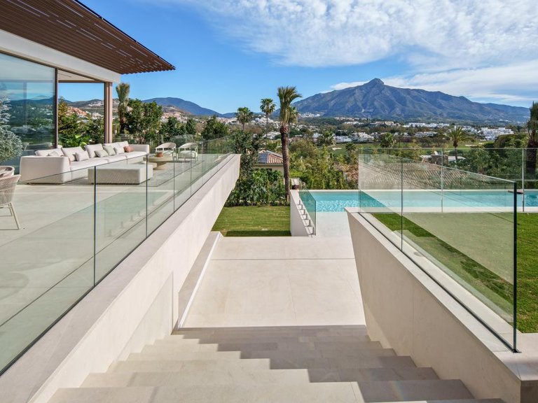 Villa for Sale in Nueva Andalucía, Malaga 52