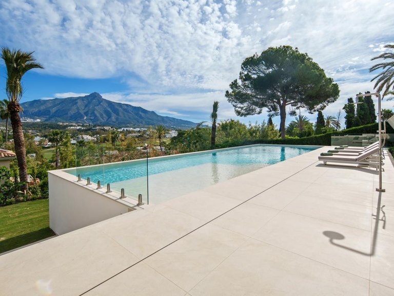 Villa for Sale in Nueva Andalucía, Malaga 53
