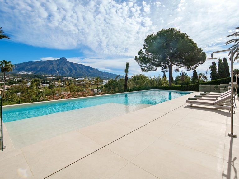 Villa for Sale in Nueva Andalucía, Malaga 54