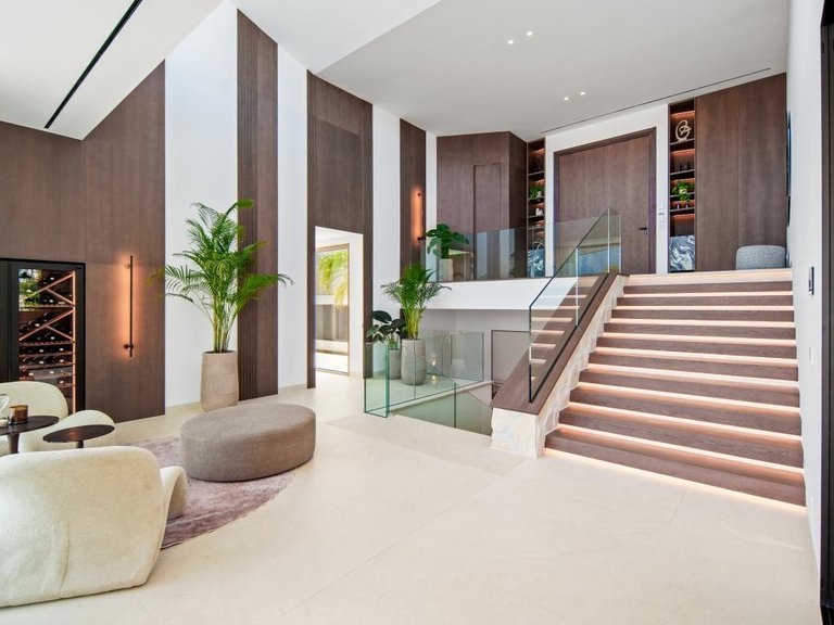 Villa for Sale in Nueva Andalucía, Malaga 9