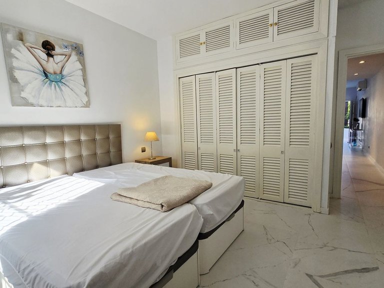 Apartment for Sale in Puerto Banús, Malaga 16