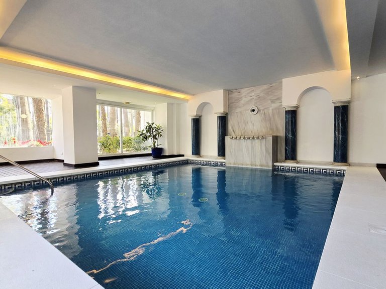 Apartment for Sale in Puerto Banús, Malaga 2