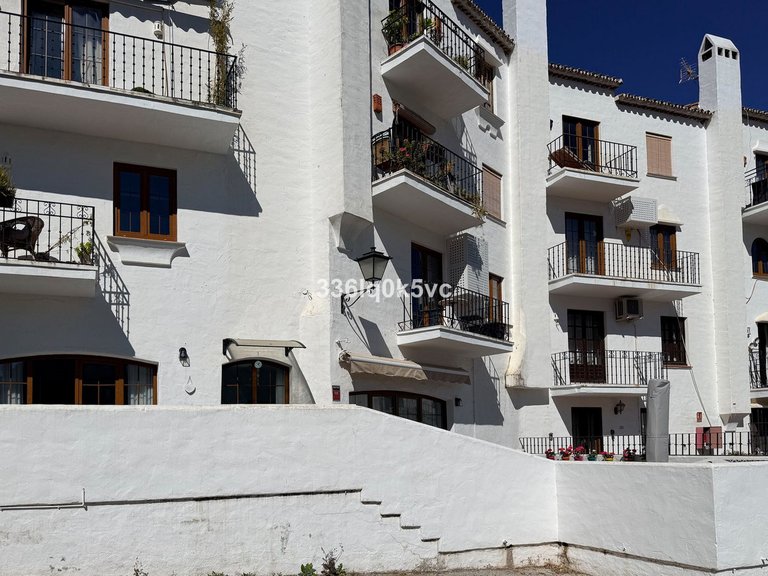 Apartment for Sale in Benahavís, Malaga 26