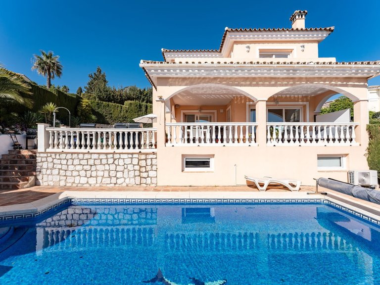 Villa for Sale in La Capellania, Malaga 1