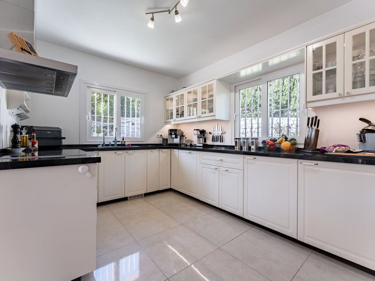 Villa for Sale in La Capellania, Malaga 10