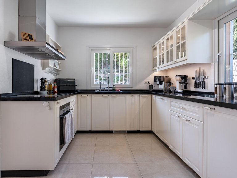 Villa for Sale in La Capellania, Malaga 11