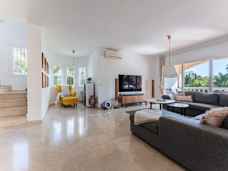 Villa for Sale in La Capellania, Malaga 28