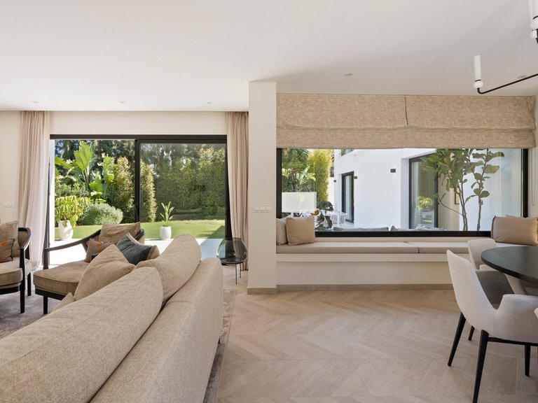 Villa for Sale in Las Brisas, Malaga 17