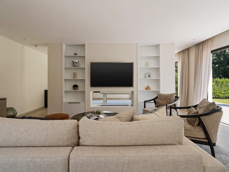 Villa for Sale in Las Brisas, Malaga 19