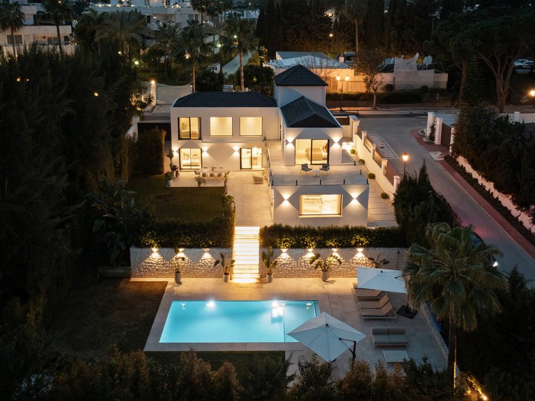 Villa for Sale in Las Brisas, Malaga 2