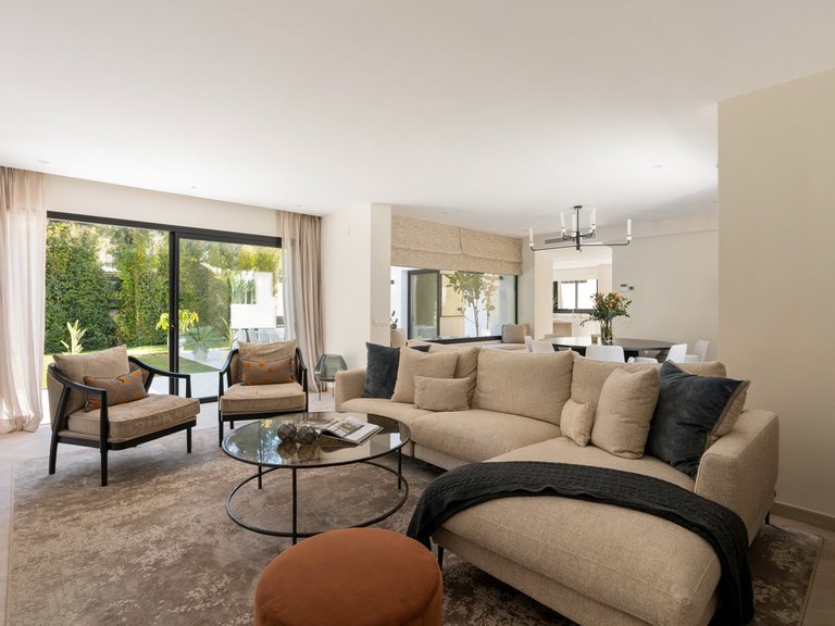 Villa for Sale in Las Brisas, Malaga 20