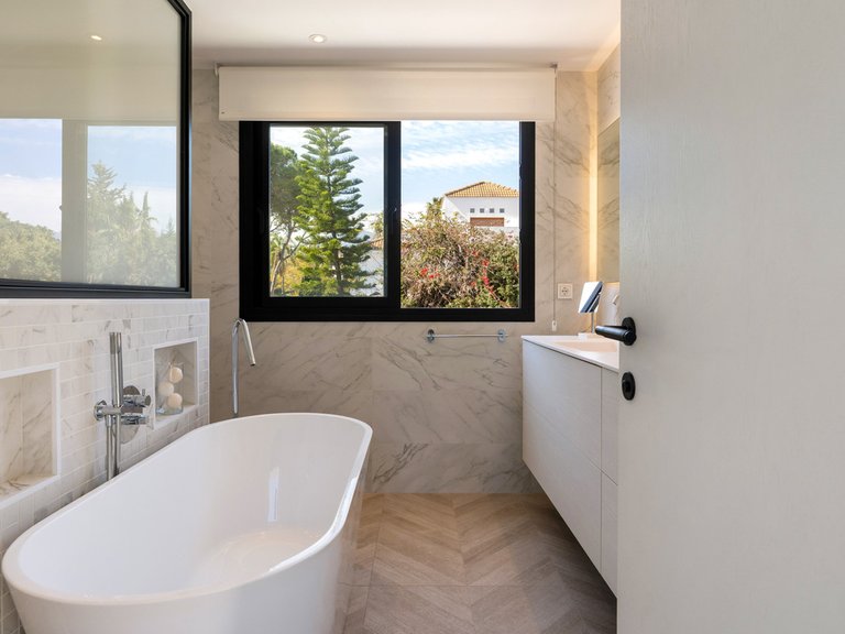 Villa for Sale in Las Brisas, Malaga 22
