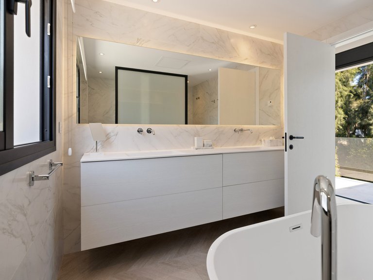 Villa for Sale in Las Brisas, Malaga 23