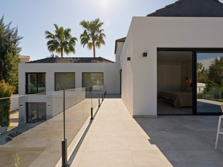 Villa for Sale in Las Brisas, Malaga 25